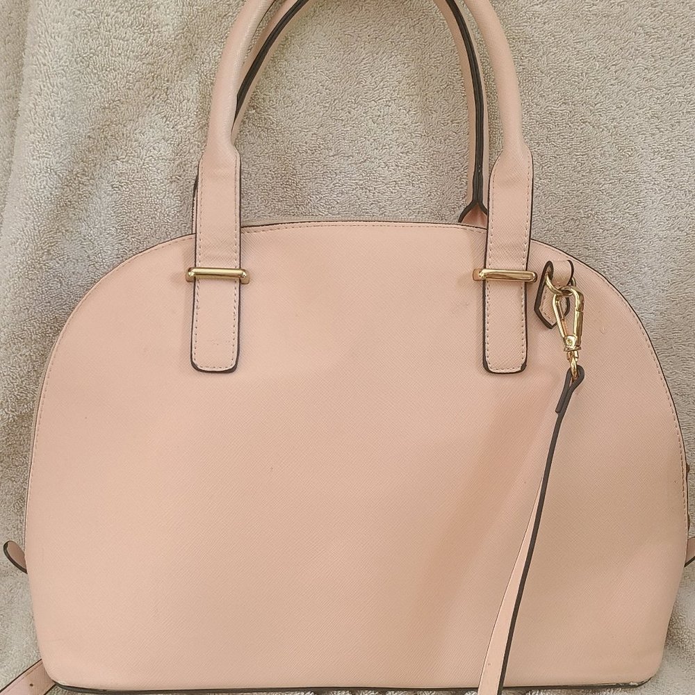 Light Pink Purse with gold tassel embellishment.